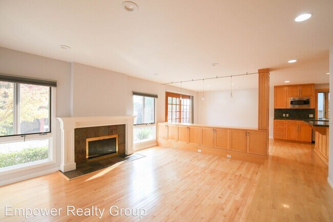 Building Photo - 3 br, 3 bath House - 10746 Linda Vista Dr