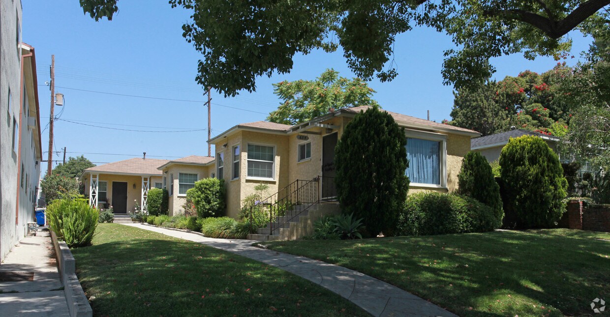 Primary Photo - 635 E Providencia Ave