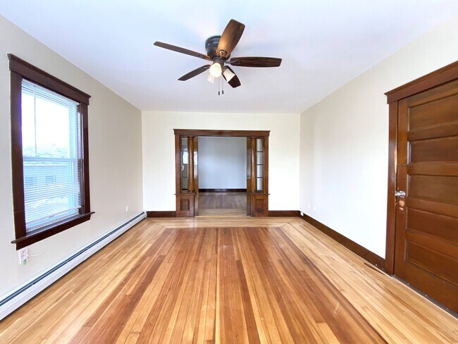 Building Photo - 323 Clarendon St