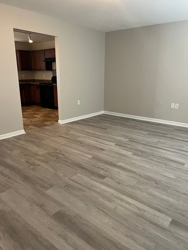 Building Photo - 3 bedroom, 2.5 bath home in Longs!