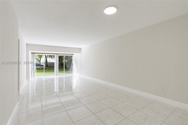 Foto del edificio - 9180 Fontainebleau Blvd