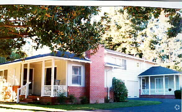 Building Photo - 1164-1168 Marcussen Dr