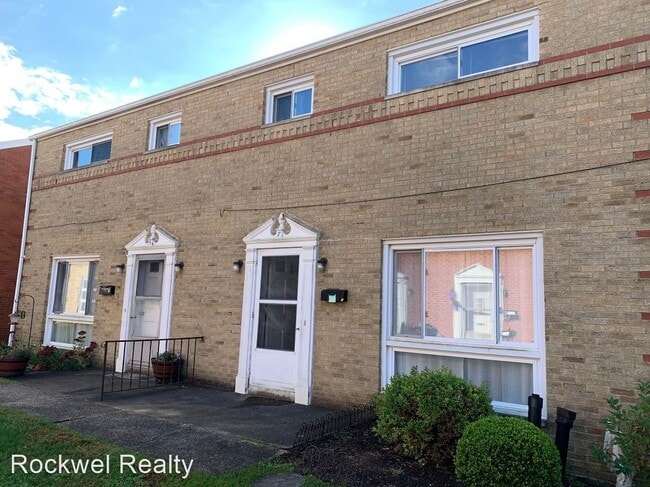 Building Photo - 3 br, 1 bath House - #7 Mount Royal Court