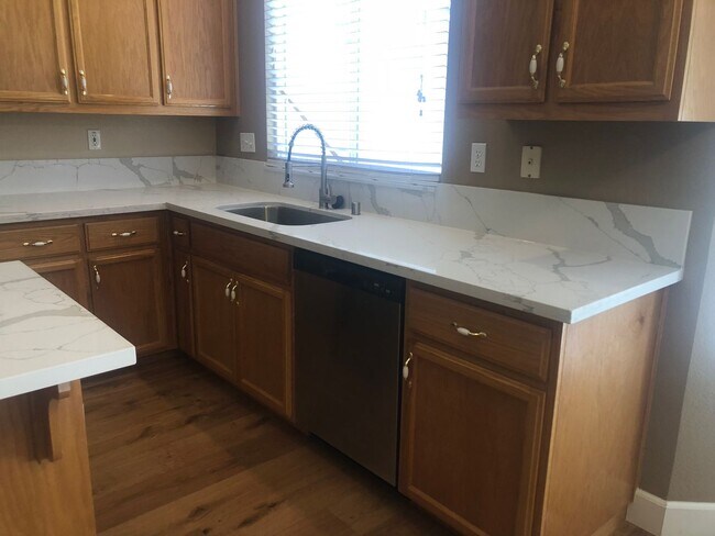 Foto del edificio - Nice home in Tracy