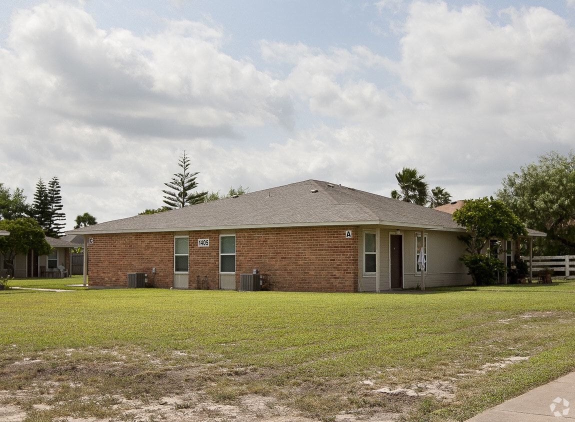Building Photo - Bahia Palms Apartments
