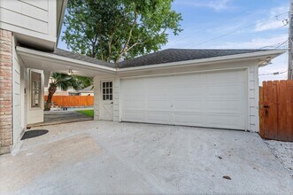 Building Photo - 15807 Crystal Brook Dr
