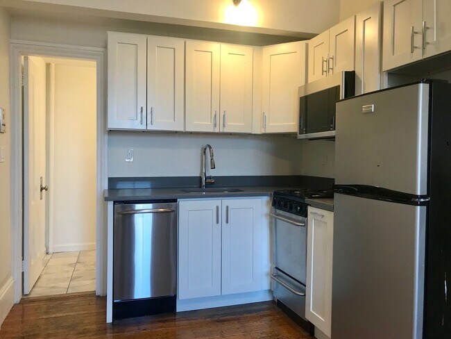 Foto del edificio - Nicely renovated 1 bed unit in the heart o...