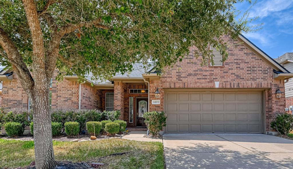 Foto principal - 24707 Dutton Point Dr