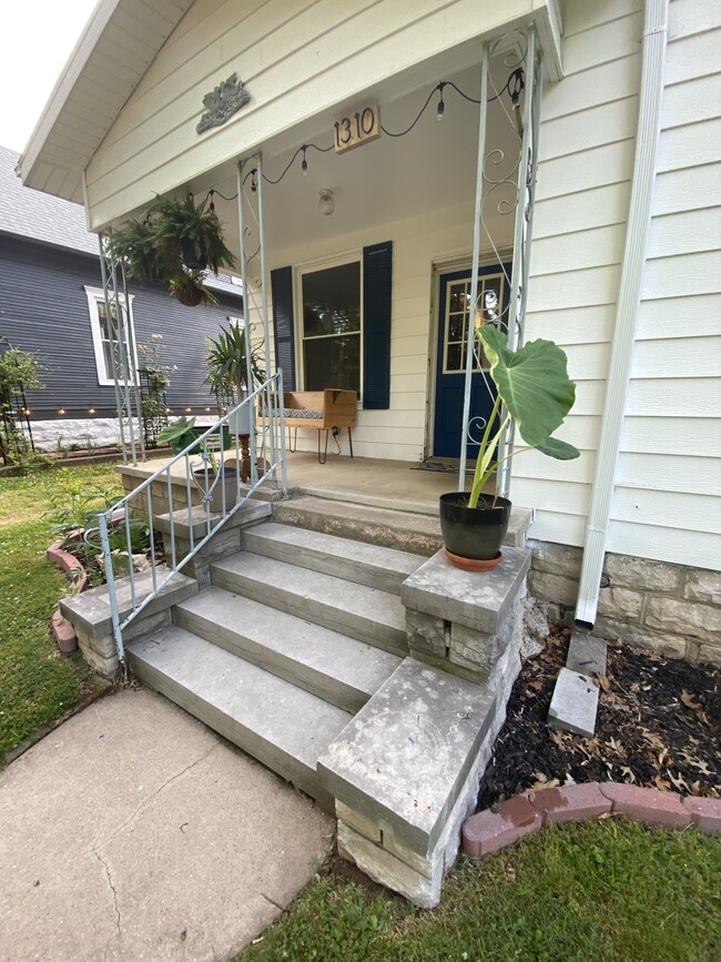 Front steps/porch - 1310 N Clay Ave