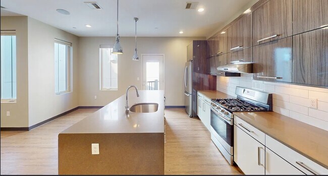 Building Photo - 16 Preble St