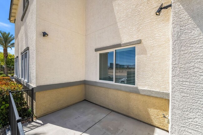 Foto del edificio - Modern Mosaic Townhome with Stylish Finishes & Resort-Style Community Amenities!