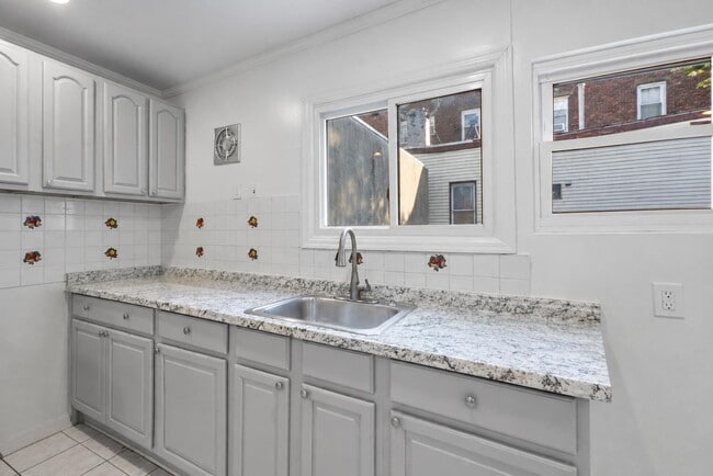 Building Photo - 303 43rd St