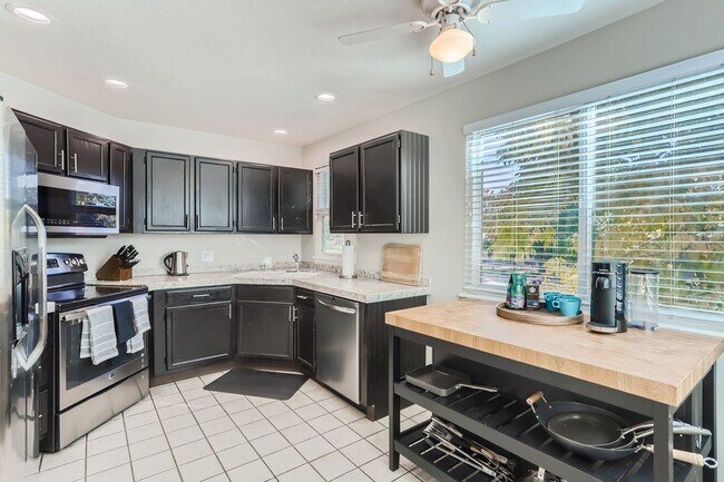 Building Photo - Tranquil Cul-de-sac Living: 5-BDR Family Home