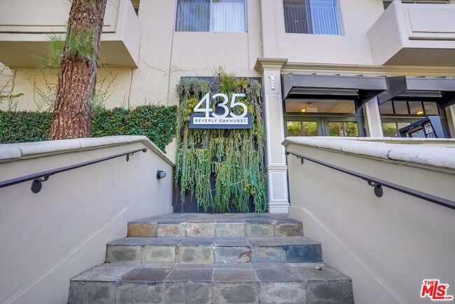 Building Photo - 435 N Oakhurst Dr