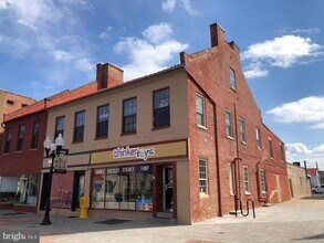 Building Photo - 104 S Loudoun St