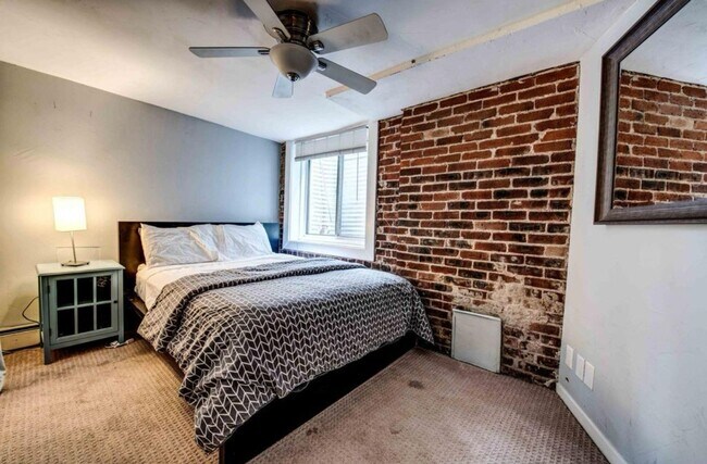 Building Photo - Charming two-bedroom unit in Capitol Hill