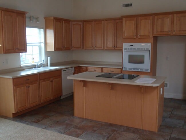 Building Photo - 96413 Oceanside E Dr