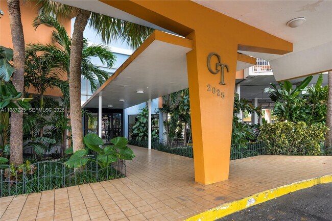 Foto del edificio - 2025 NE 164th St