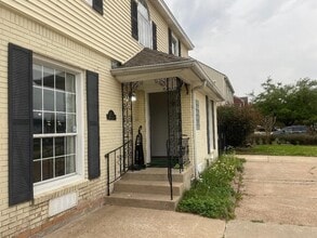 Building Photo - 2215 Dorrington St