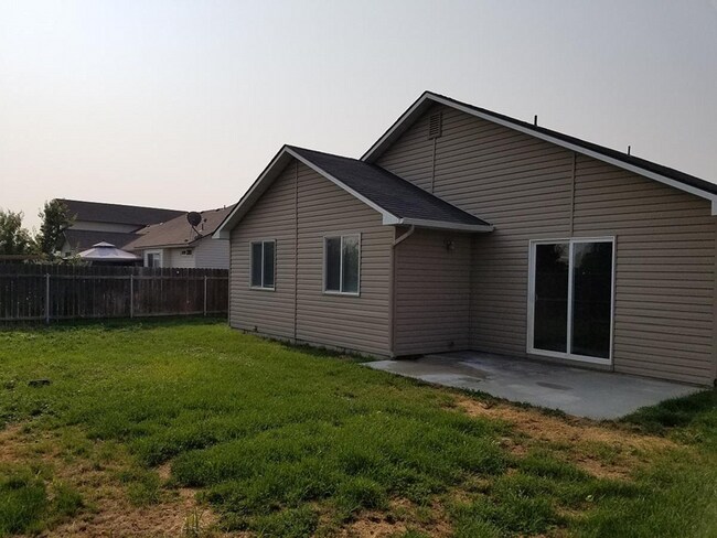 Foto del edificio - Caldwell 3 Bedroom 2 Bath home.