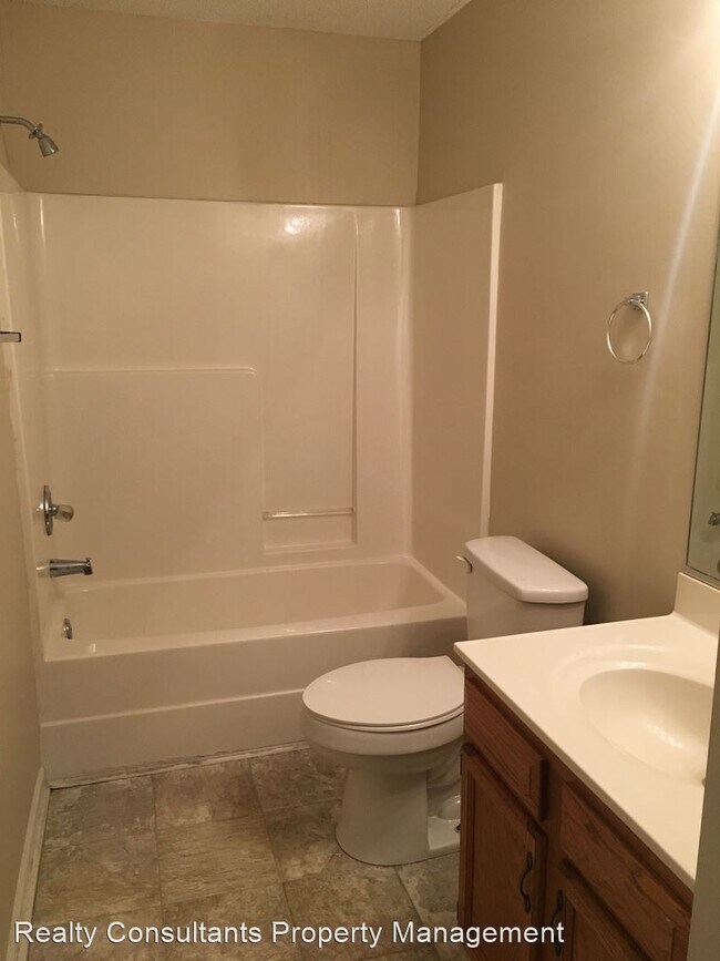 Building Photo - 3 br, 2 bath House - 2115 Fairbrother Street