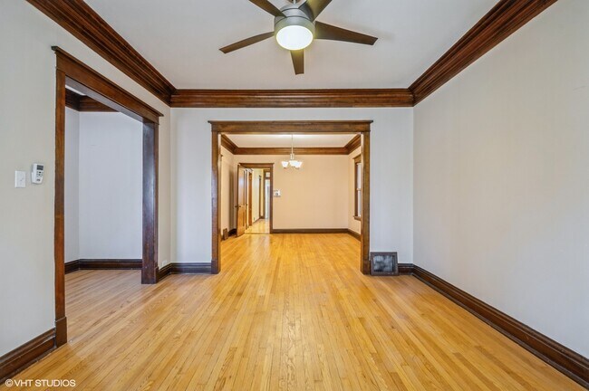 Building Photo - 4723 N Washtenaw Ave