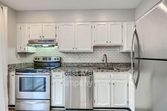 Foto del edificio - 12 Perryfalls Pl