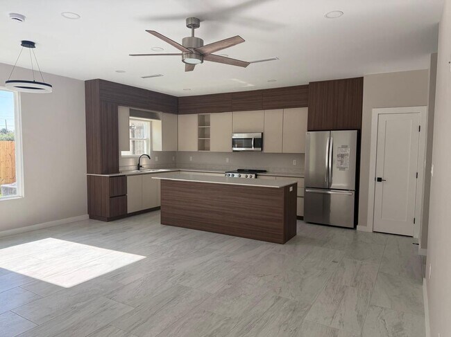 Foto del edificio - 2222 Corales St