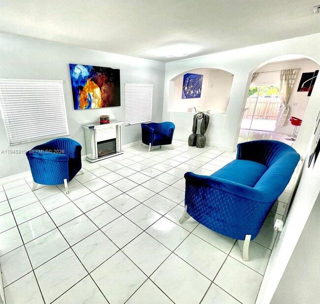 Foto del edificio - 690 E 6th Pl