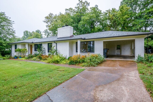 Foto del edificio - Renovated Mid-Century Modern Ranch in the ...