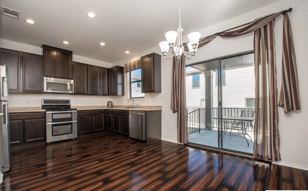 Kitchen - 8905 Lonesome Oak Dr