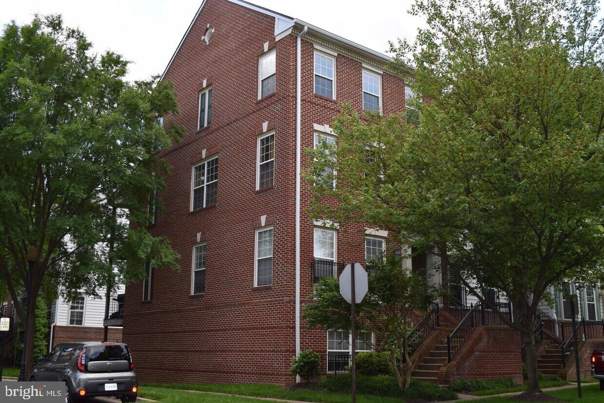 Foto principal - 700 Norfolk Ln