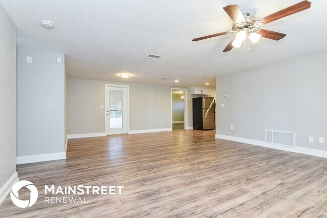 Foto del edificio - 7241 Fairfax Dr