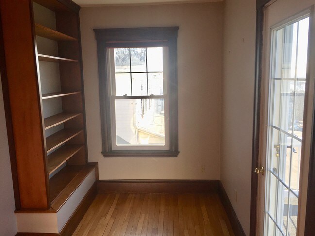 Office - 31 Crest Ave