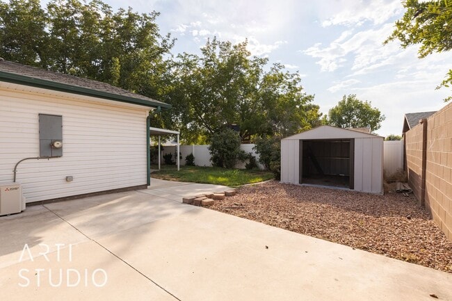Building Photo - Spacious 4 Bedroom, 3 Bathroom Home for Rent
