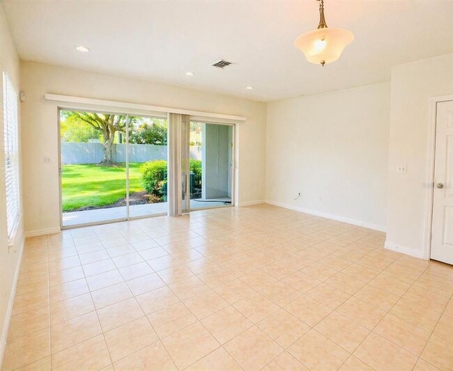 Foto del edificio - 9349 Jasmine Flower Ln