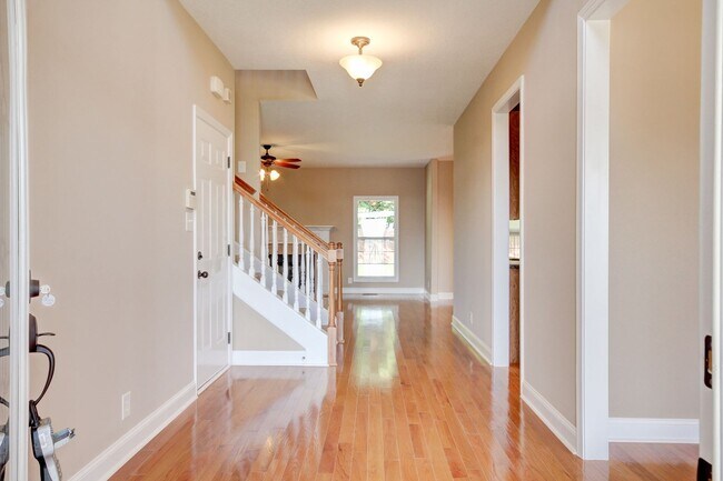 Foto del edificio - Four Bedroom with Bonus!