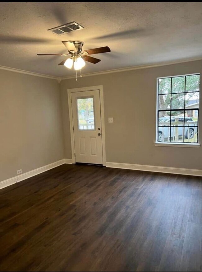 Foto del edificio - 2 Bed, 1 Bath, Single Family Home NISD