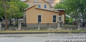 Building Photo - 206 Stace St