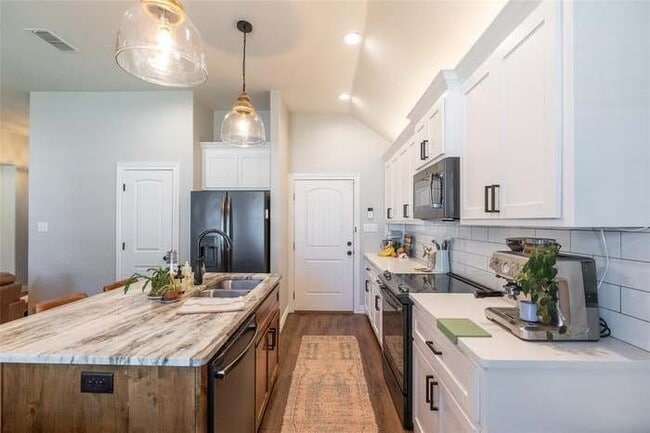 Foto del edificio - 2449 Township Ct