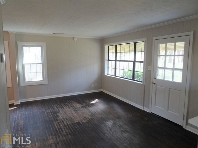 Building Photo - 2771 Knoll Rd SE