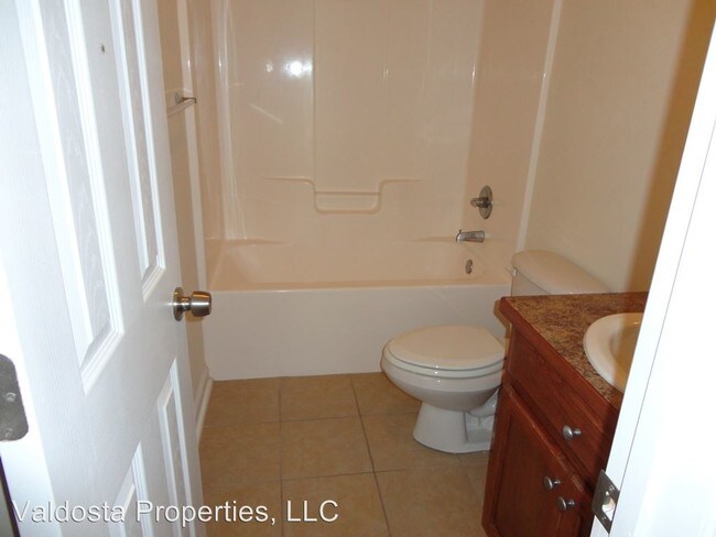 Building Photo - 3 br, 2 bath Apartment - 215 Gard Street
