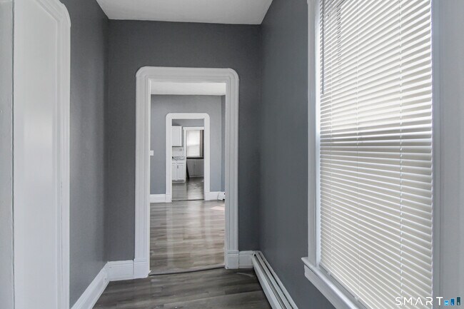 Building Photo - 32 Lenox St