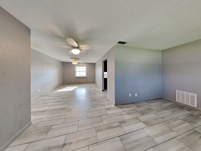 Building Photo - 800 Black Duck Dr