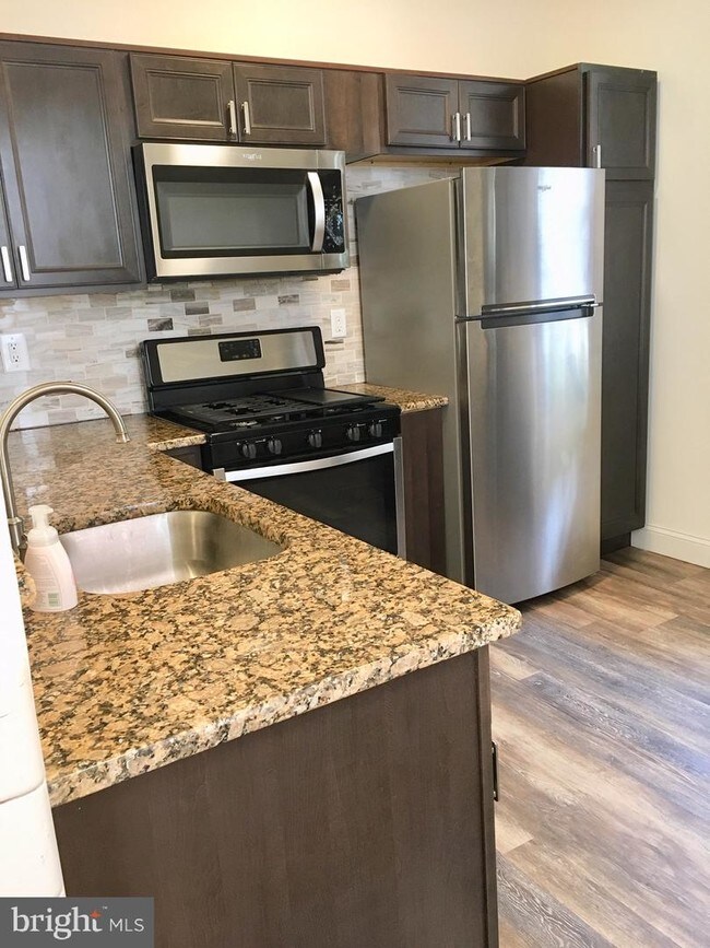 Foto del edificio - 112 N 49th St
