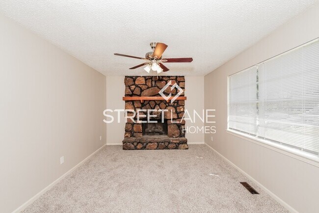 Building Photo - NOW OFFERING 1-MONTH FREE OFF FIRST FULL M...