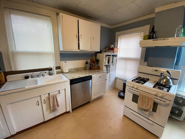 Photo - 125 Brattle St House