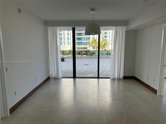 Building Photo - 5875 Collins Ave