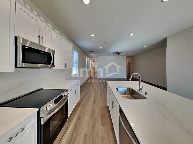 Building Photo - 545 Silverbell Fls Pl