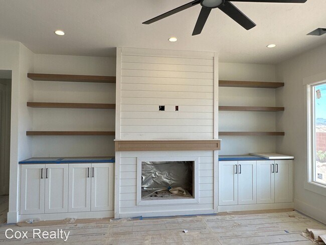 Foto del edificio - 4 br, 2.5 bath House - 329 S Water Course Dr